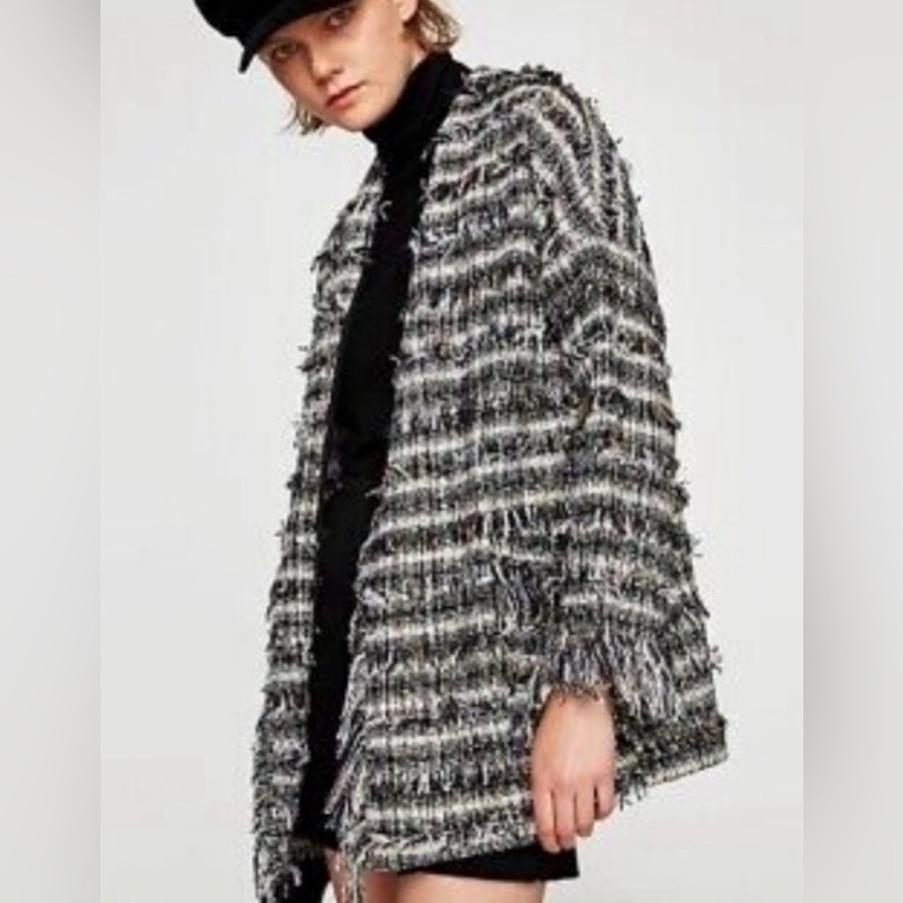Zara Women Outerwear Tweed Fringe Jacket Coat Size‎ Medium Long sleeves pockets